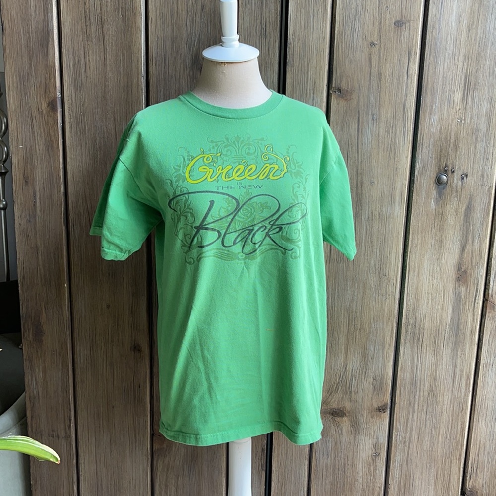“Green is the New Black” • t-shirt